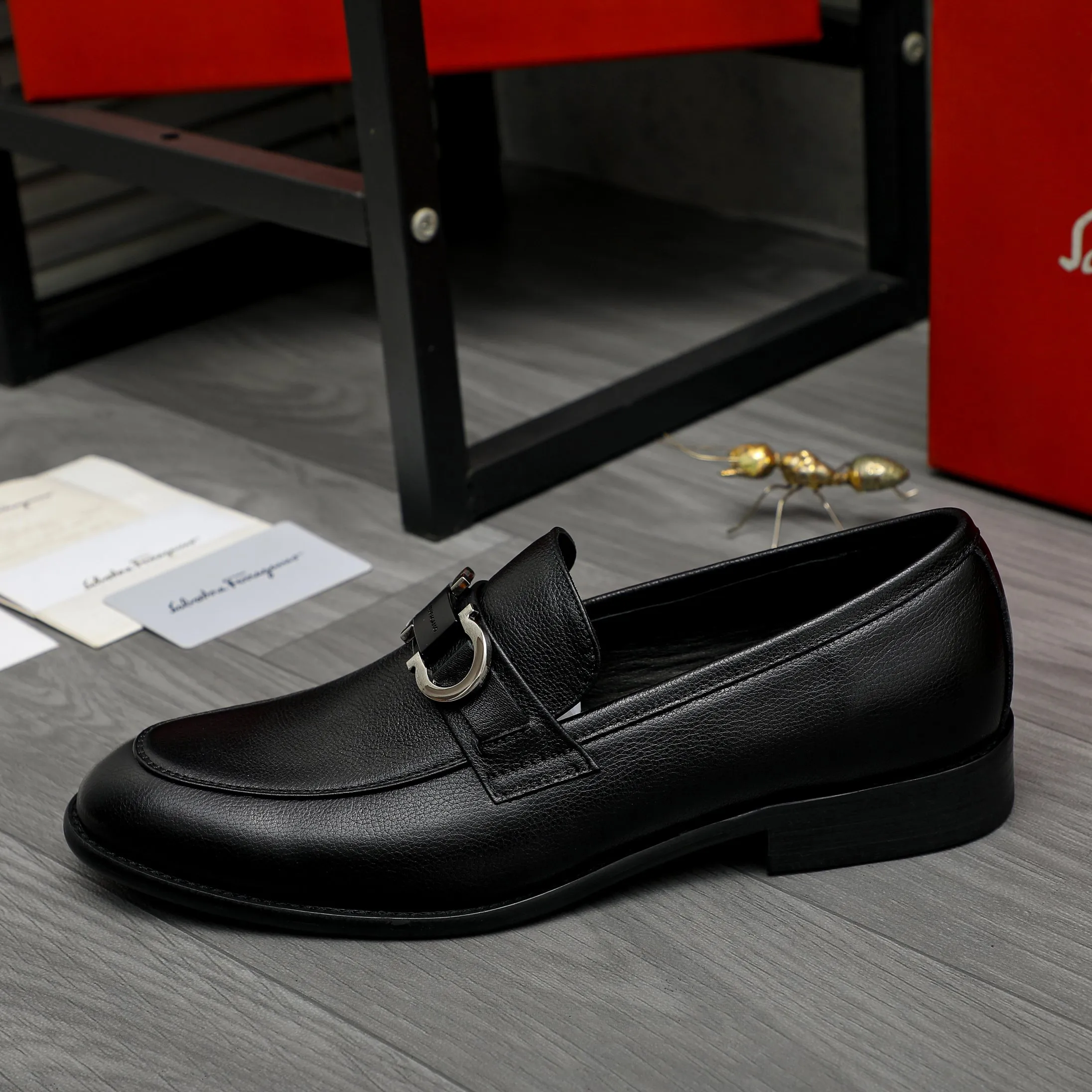 Men's shoes 💰420 Product trademark: Ferragamo " Ferragamo ] Business slip-on leather shoes Regular size: 39-45 (38.46 custom-made, non-refundable) Product materials: Selected high-quality pebbled cowhide upper, sheepskin lining, original rubber outsole